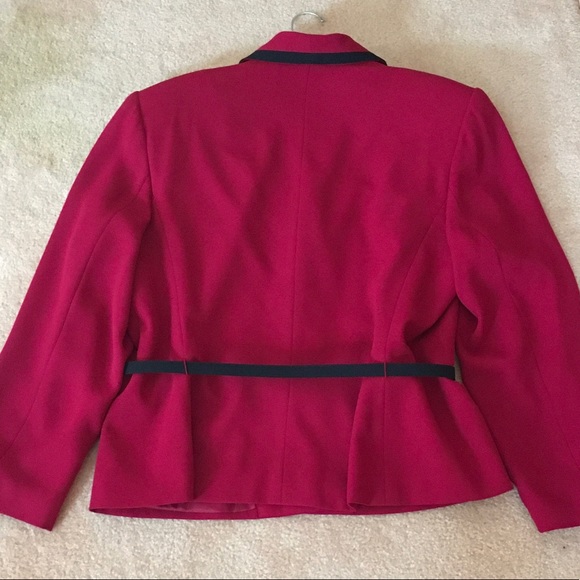 Women’s two piece fuchsia and navy blue suit - Picture 3 of 6